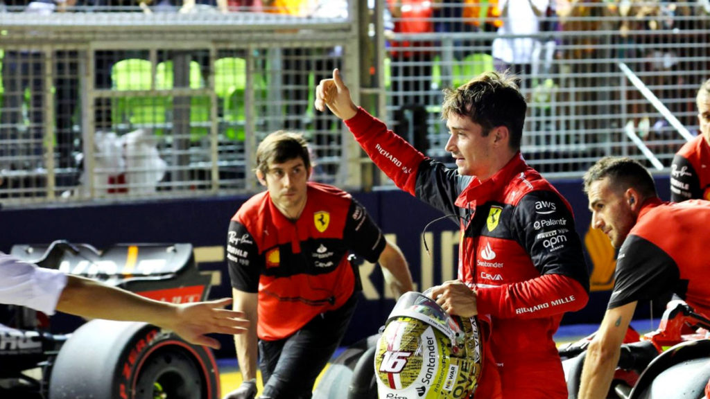 Pole position de Charles Leclerc em Singapura 2022
