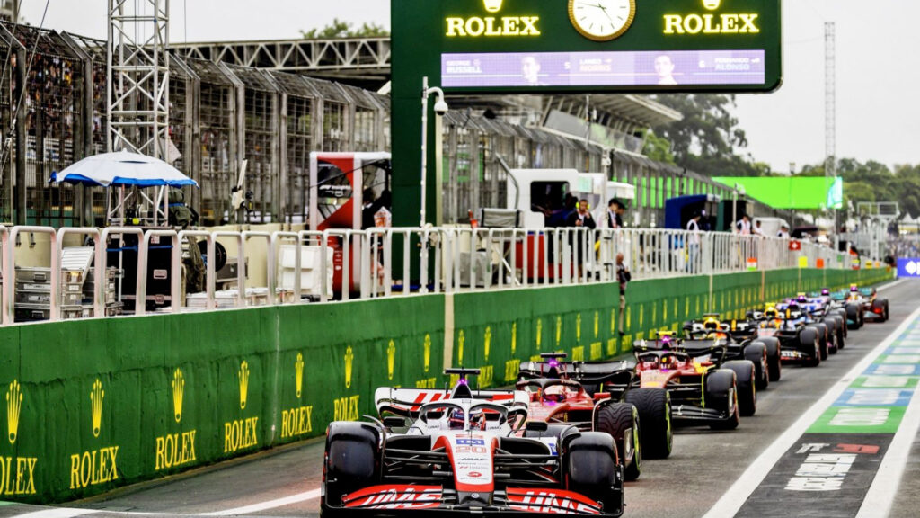 Kevin Magnussen conquista pole position no GP do Brasil em Interlagos