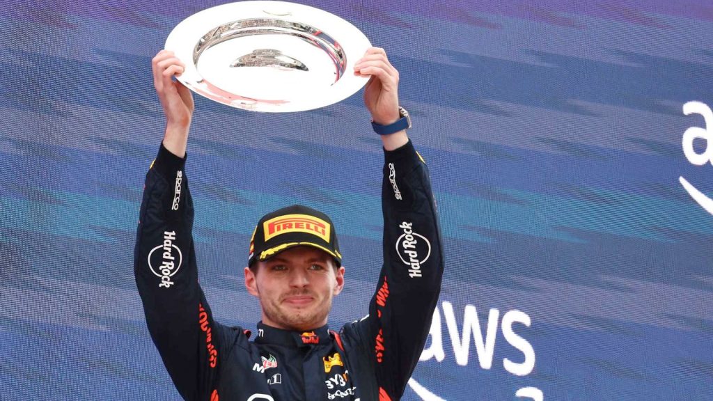 Max Vesrtappen lidera a classificação, vence a corrida e faz a melhor volta da prova